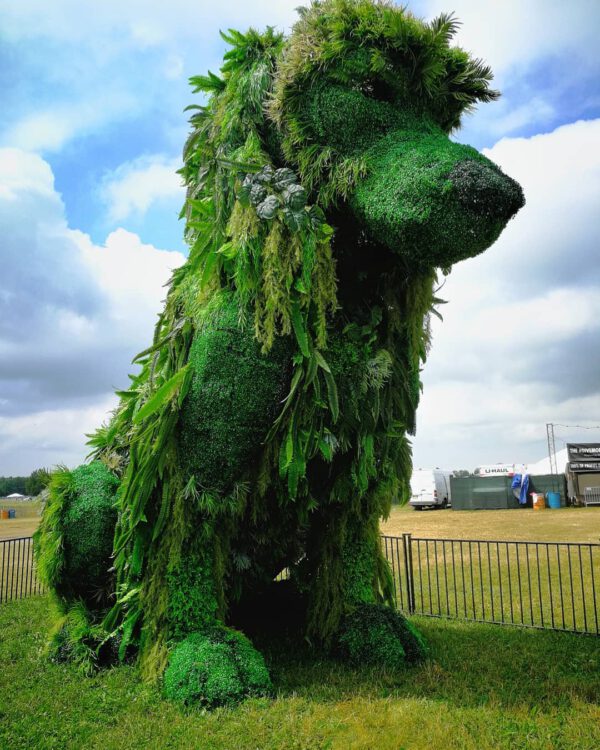 Green statue by Daniel Popper Green statue by Daniel Popper