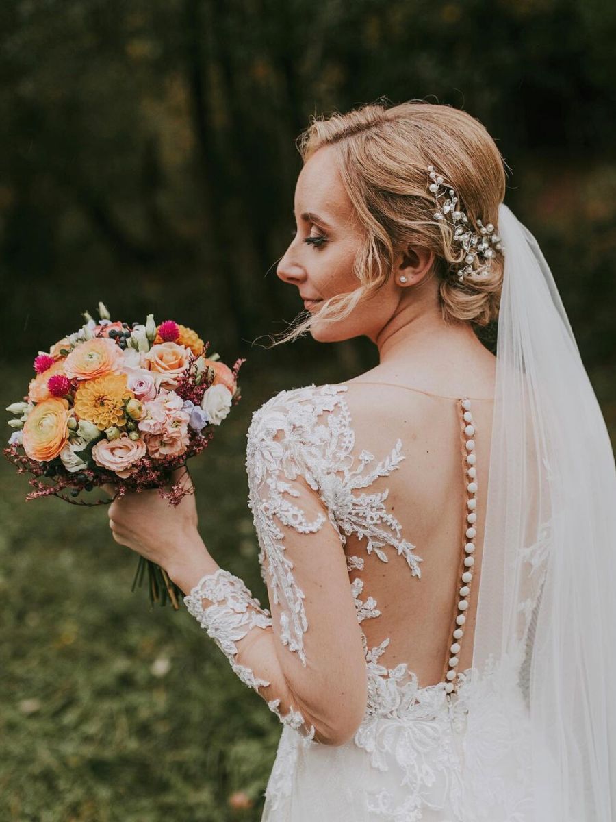10 wedding flower trends for 2023 Collection Mixing and matching flowers is a wedding flower trend in 2023
