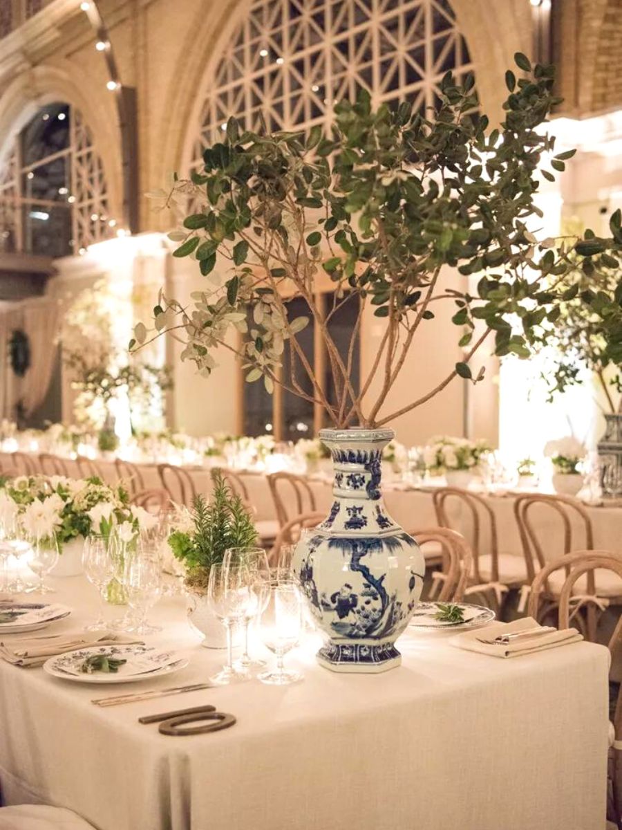 Wedding decoration with vessel in centertable Wedding decoration with vessel in centertable