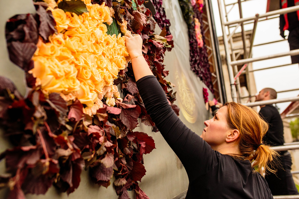 Florists Recreate Famous Painting With 26,500 Flowers Living Painting London
