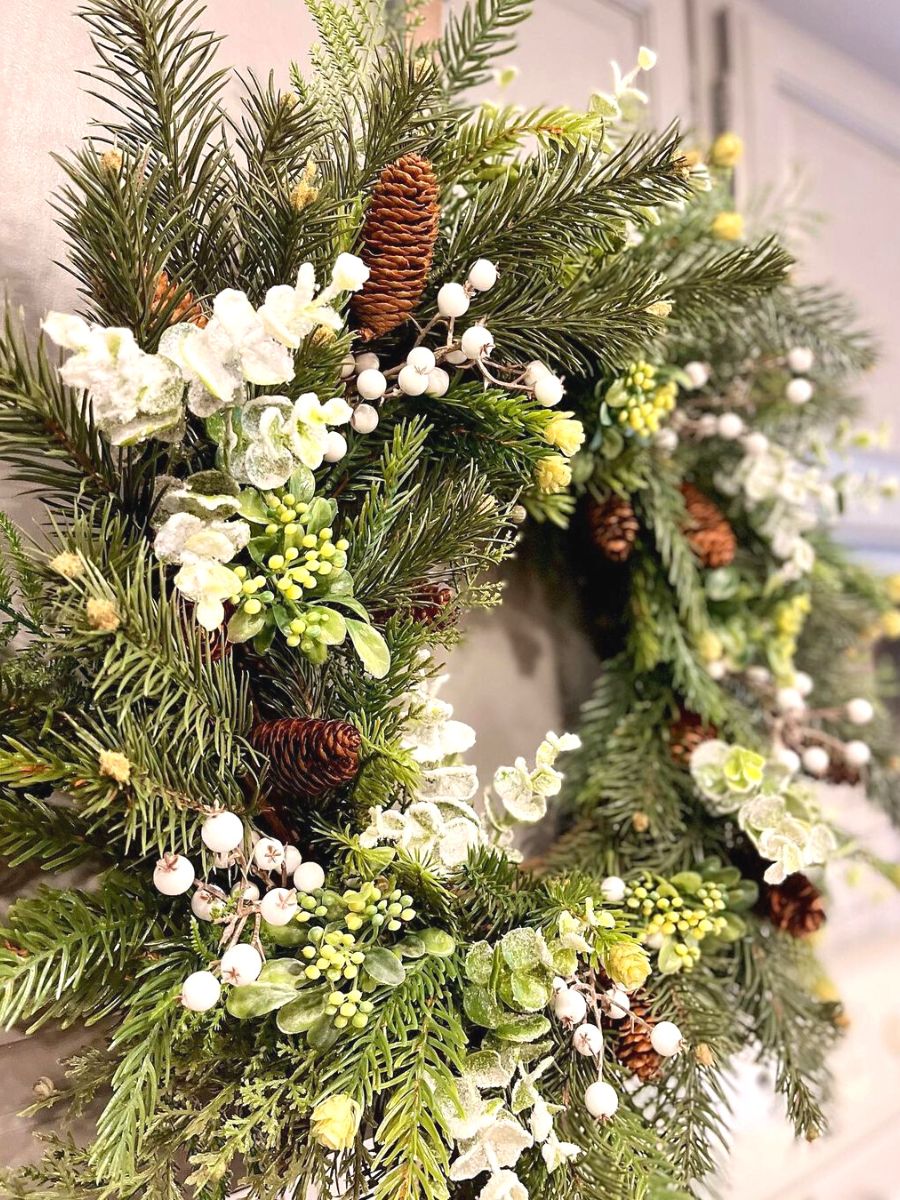 Idea for a Christmas wreath using mistletoes