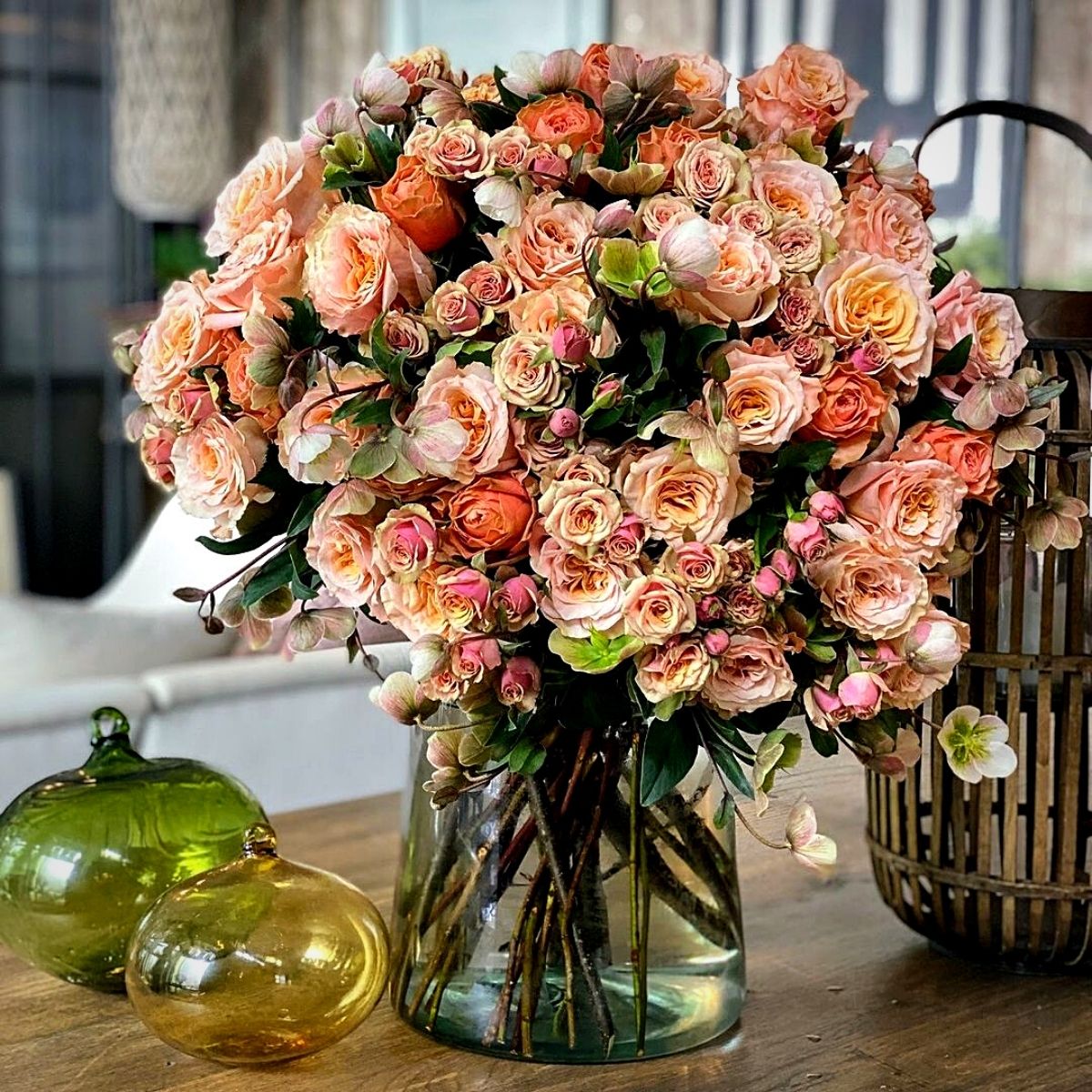 Interplant Roses' Trick to Prolonging the Vase Life of Spray Roses