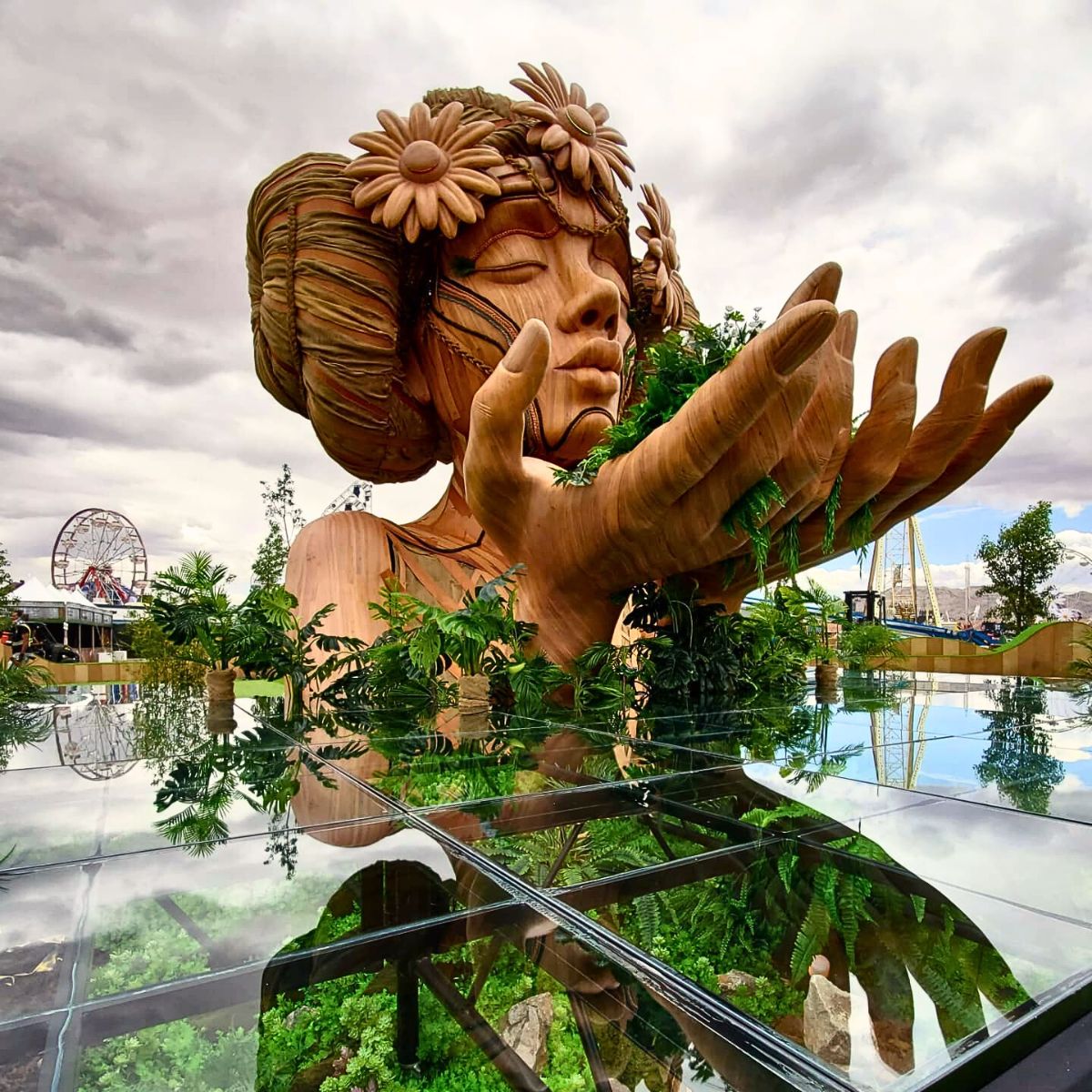 Sculptural art Daniel Popper’s Larger Than Life Sculptures Blend Art and Green Nature
