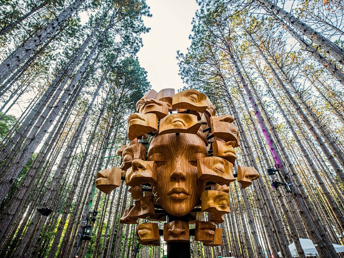Artistic sculptural piece Daniel Popper’s Larger Than Life Sculptures Blend Art and Green Nature