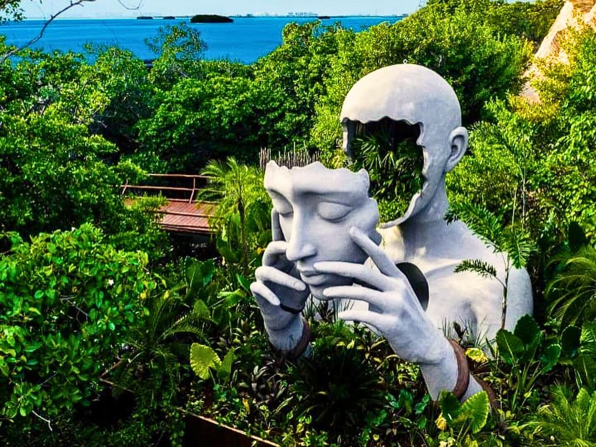 Daniel Popper’s sculptural art Daniel Popper’s Larger Than Life Sculptures Blend Art and Green Nature