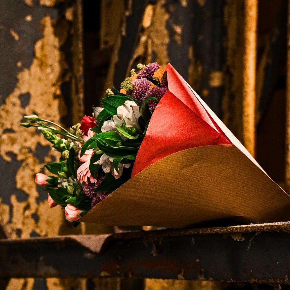 Floral packaging Paper vs Plastic - Which One Is the More Sustainable Flower Packaging?